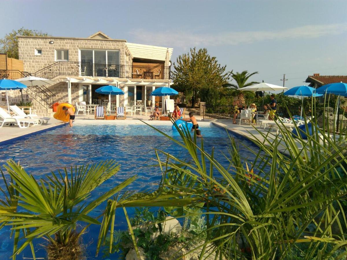 Lustica Apartments ภายนอก รูปภาพ