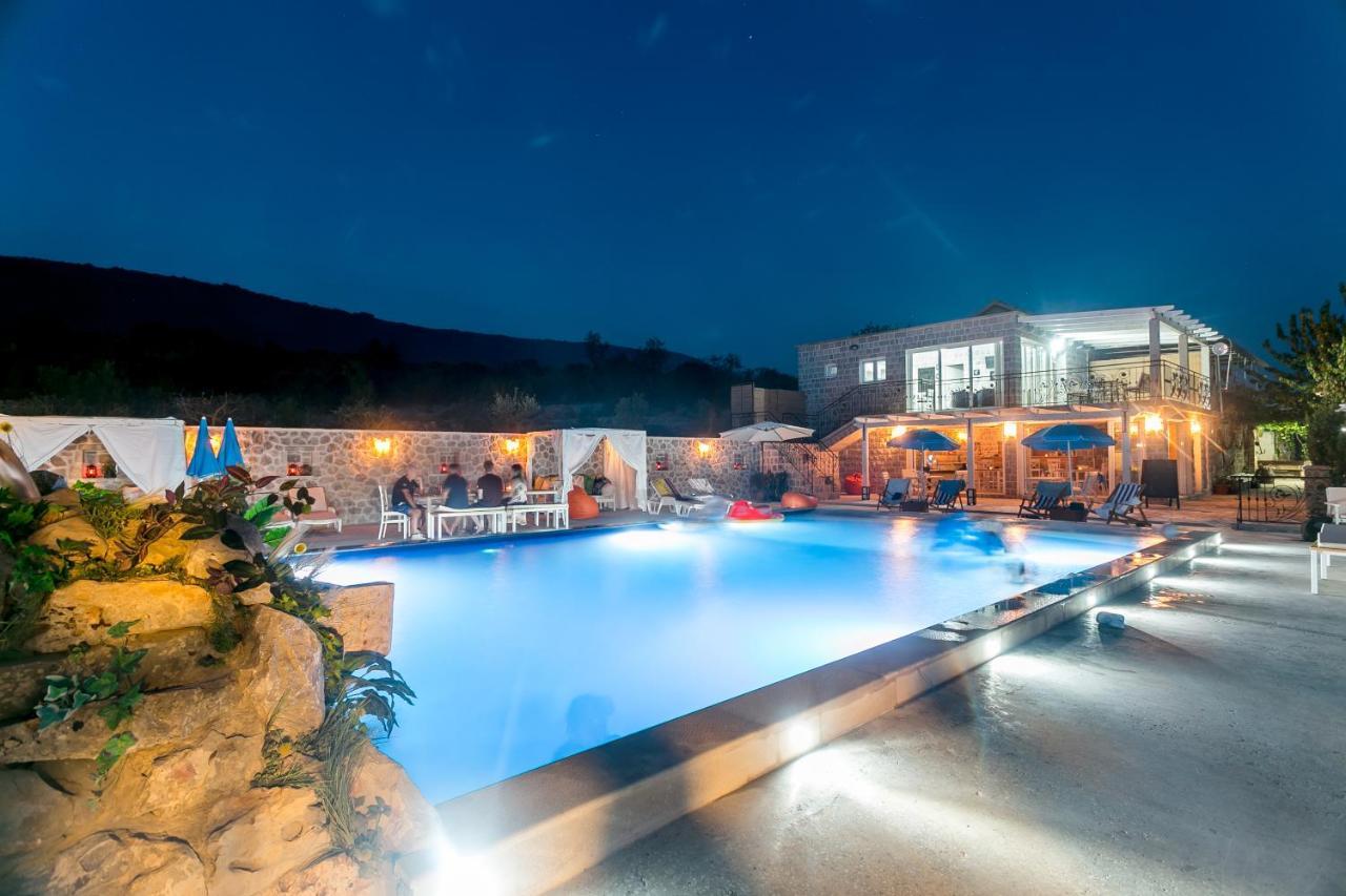 Lustica Apartments ภายนอก รูปภาพ