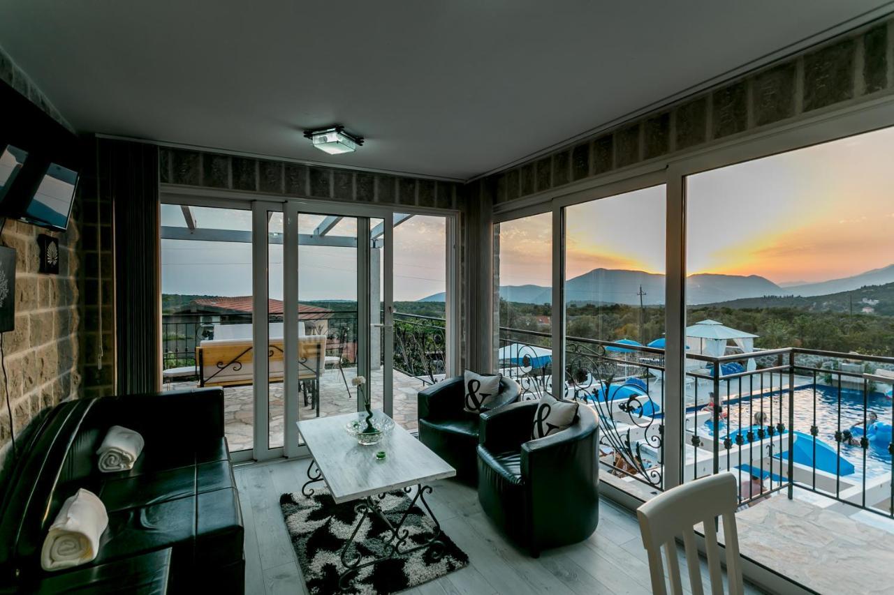Lustica Apartments ภายนอก รูปภาพ