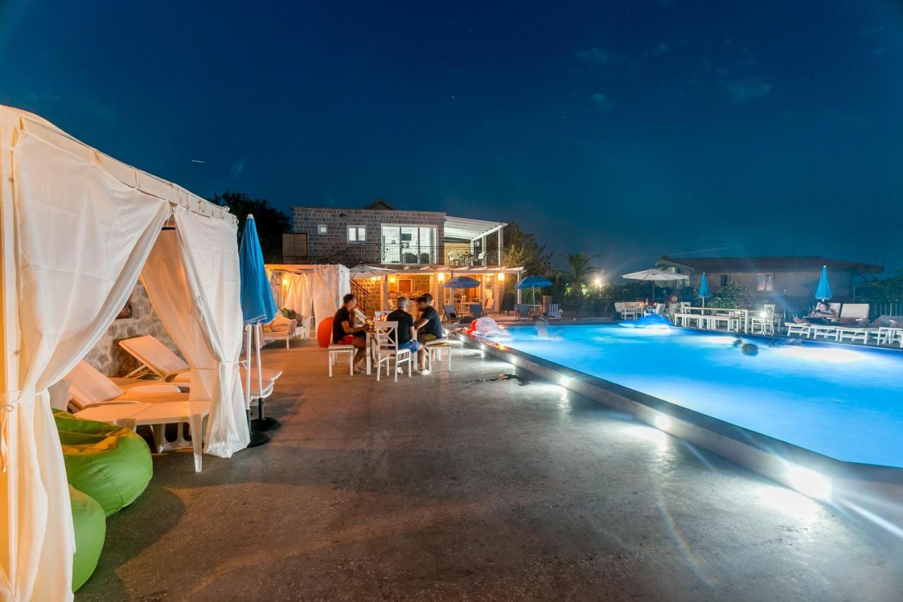 Lustica Apartments ภายนอก รูปภาพ