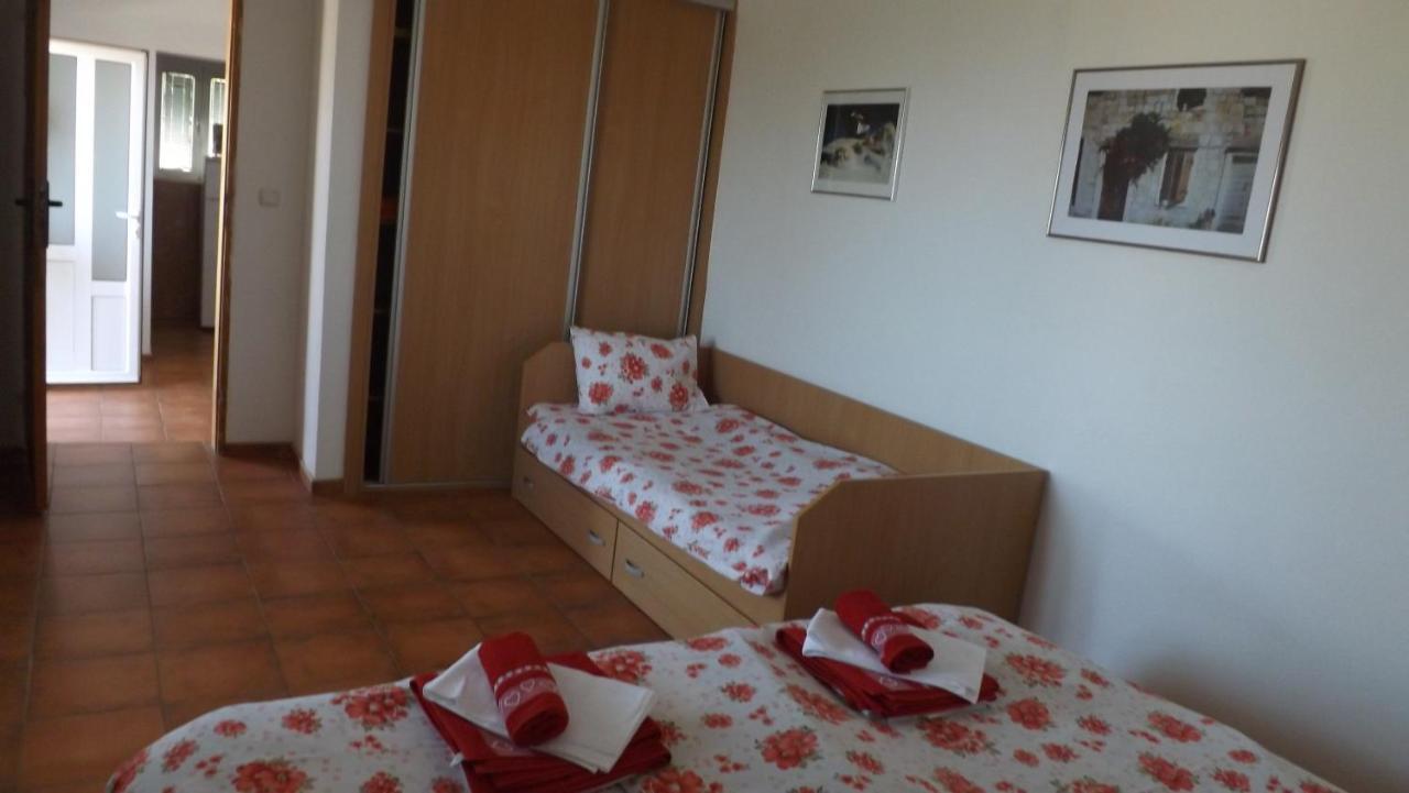 Lustica Apartments ภายนอก รูปภาพ